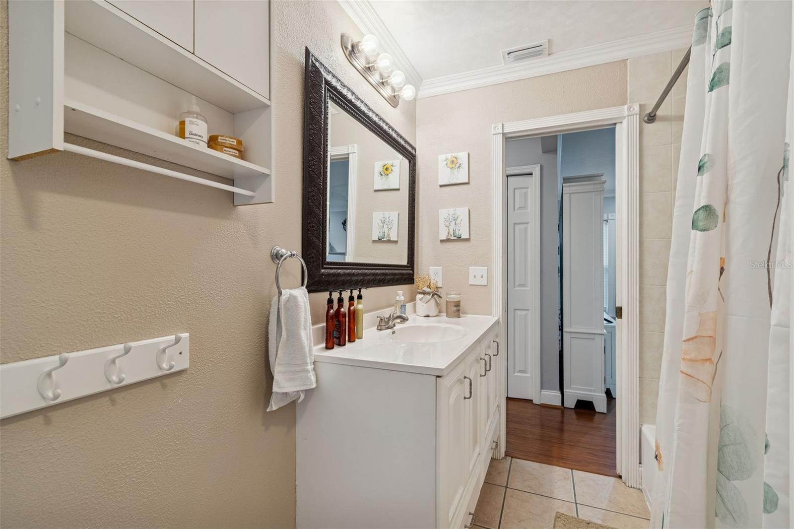 HIDDEN LAKE - Residential