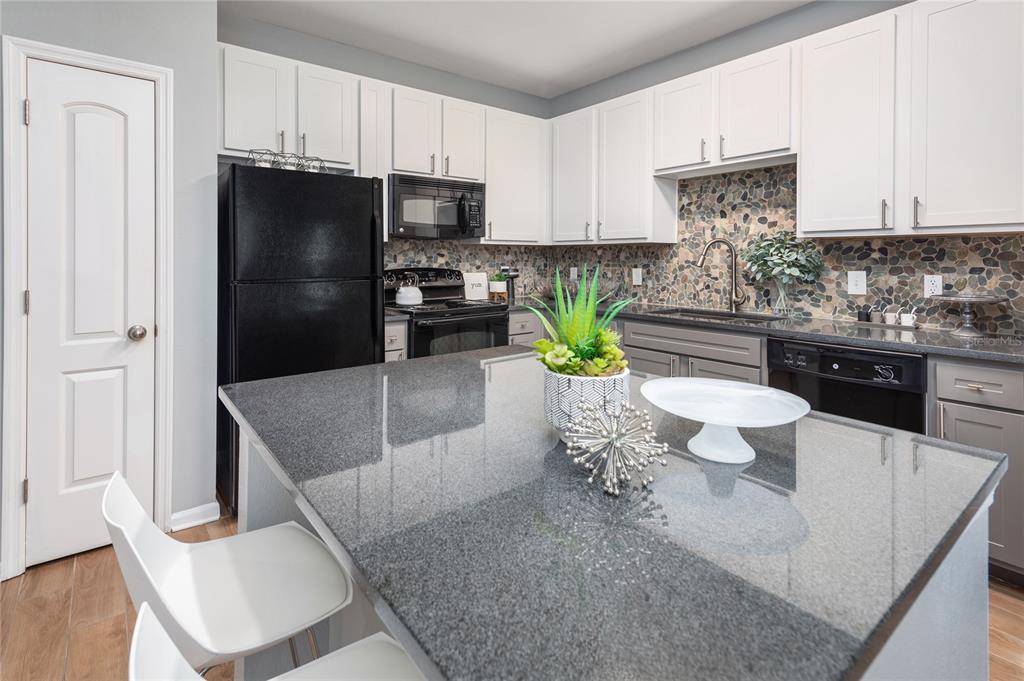 1820 CROSSTOWN CLUB PLACE B3 Line