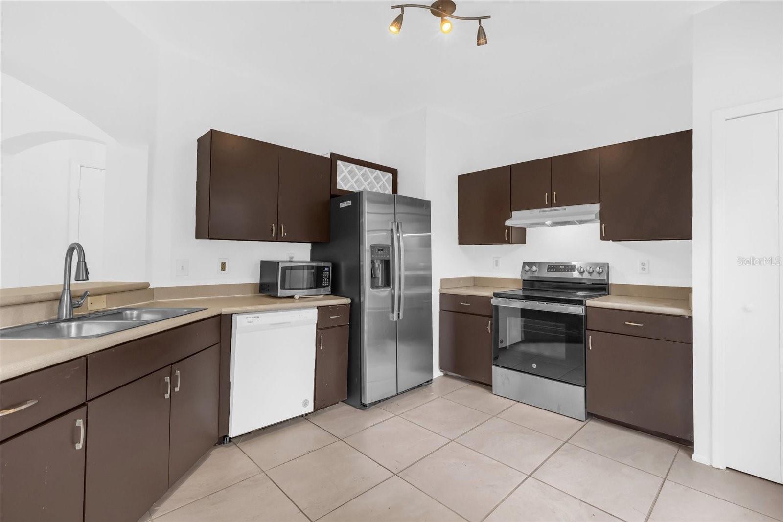 NOTTING HILL A CONDO - Residential