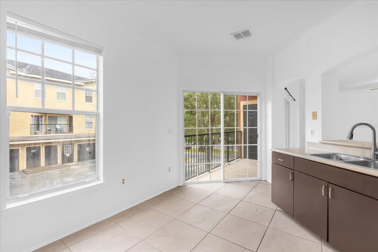 NOTTING HILL A CONDO - Residential