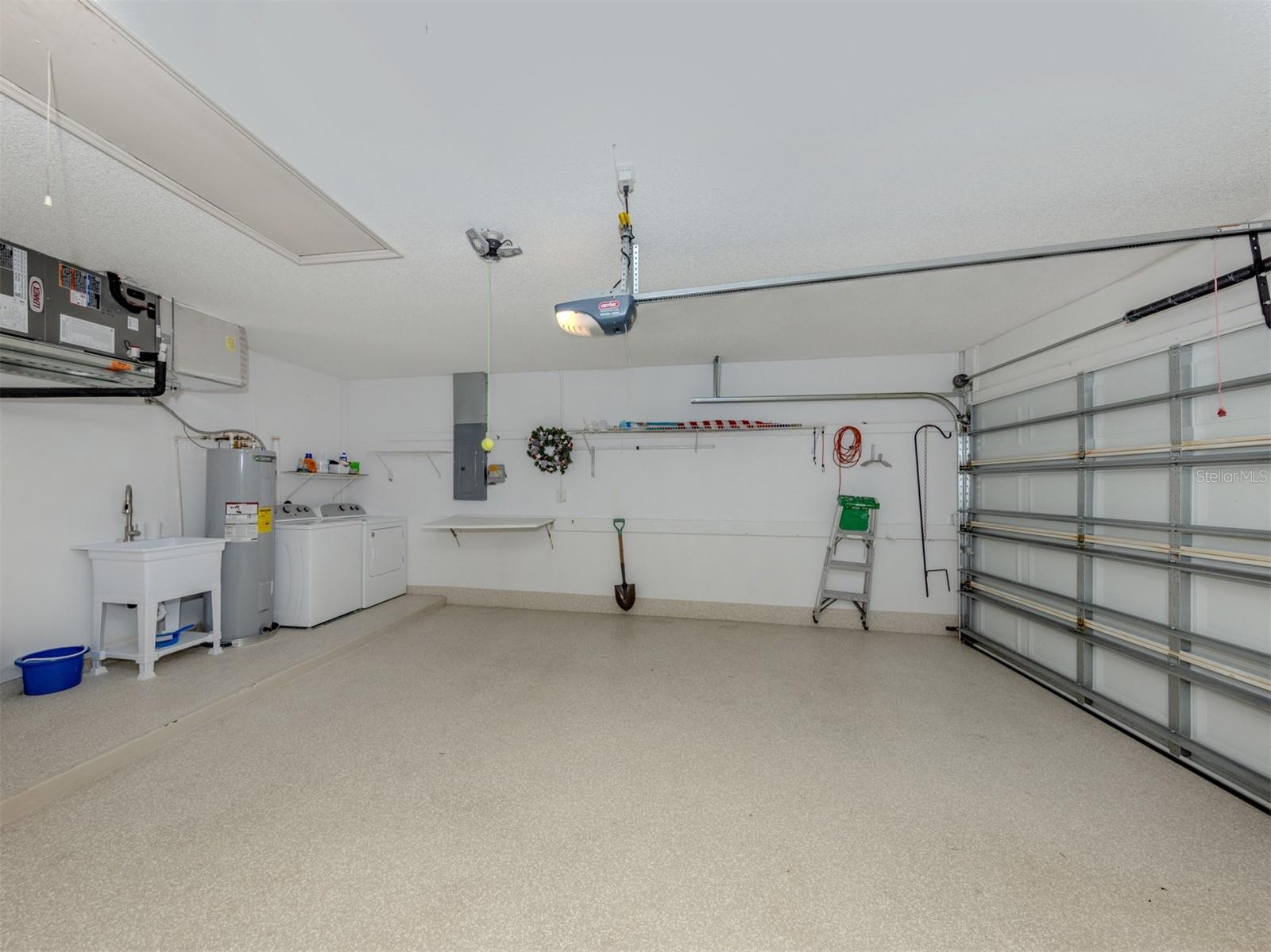 PALM VILLAS - Residential