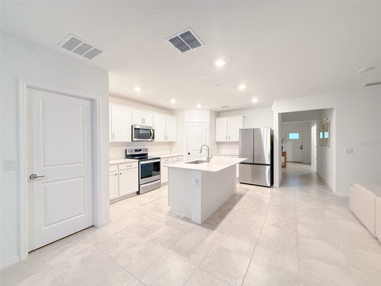 LAKE ALFRED PINES - Residential Lease