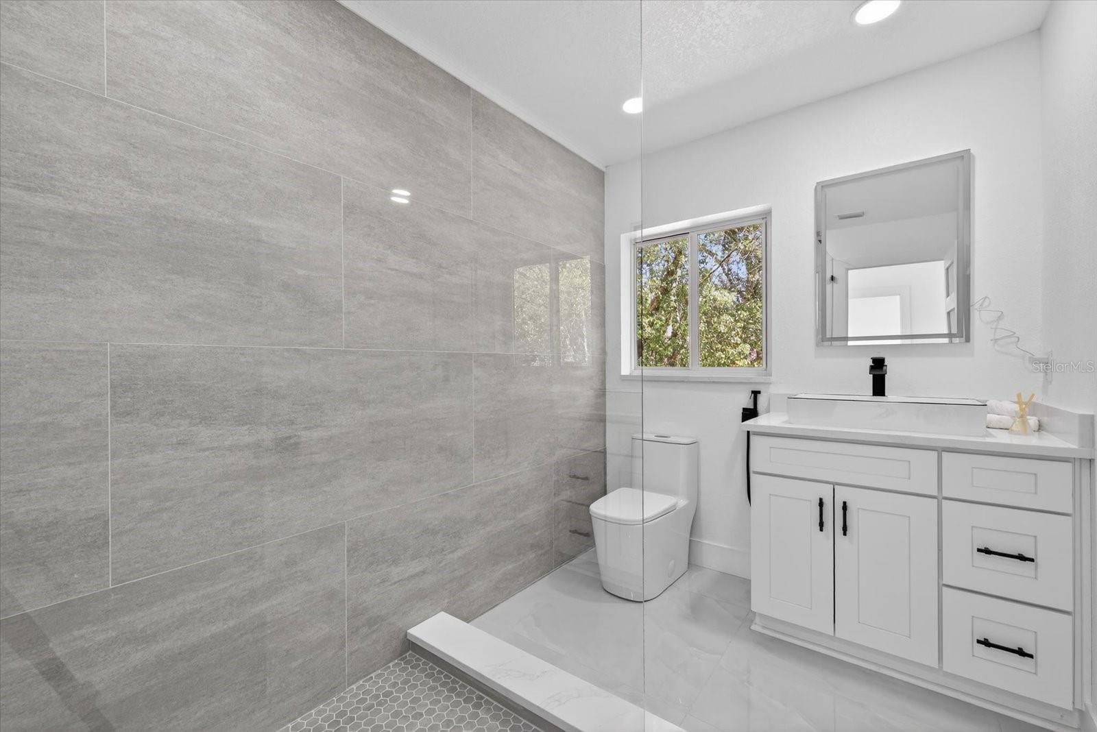 LEISURE HILLS - Residential