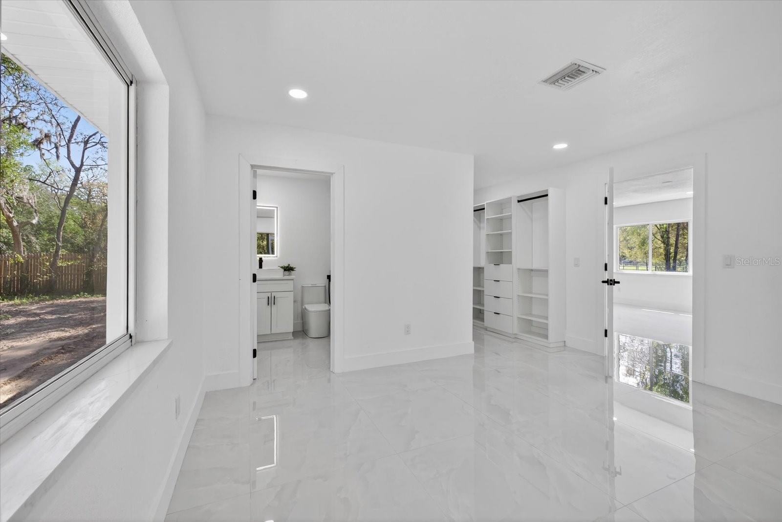 LEISURE HILLS - Residential