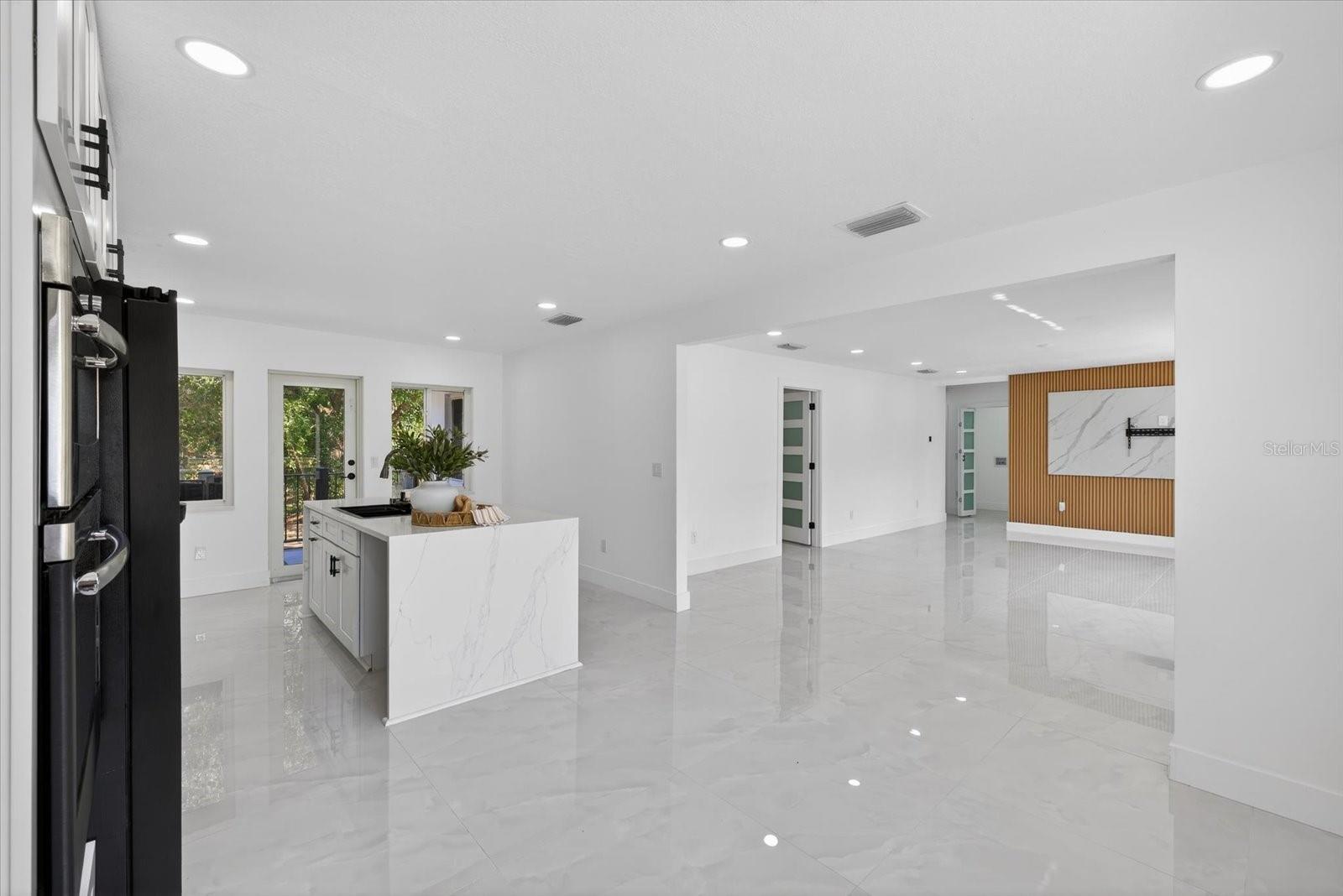 LEISURE HILLS - Residential