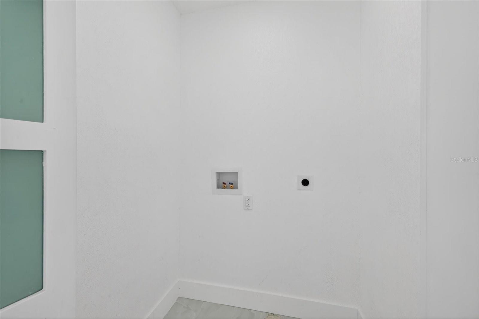 LEISURE HILLS - Residential