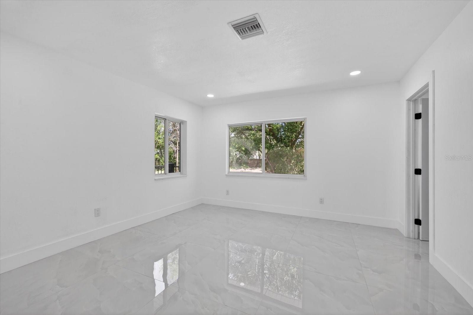 LEISURE HILLS - Residential