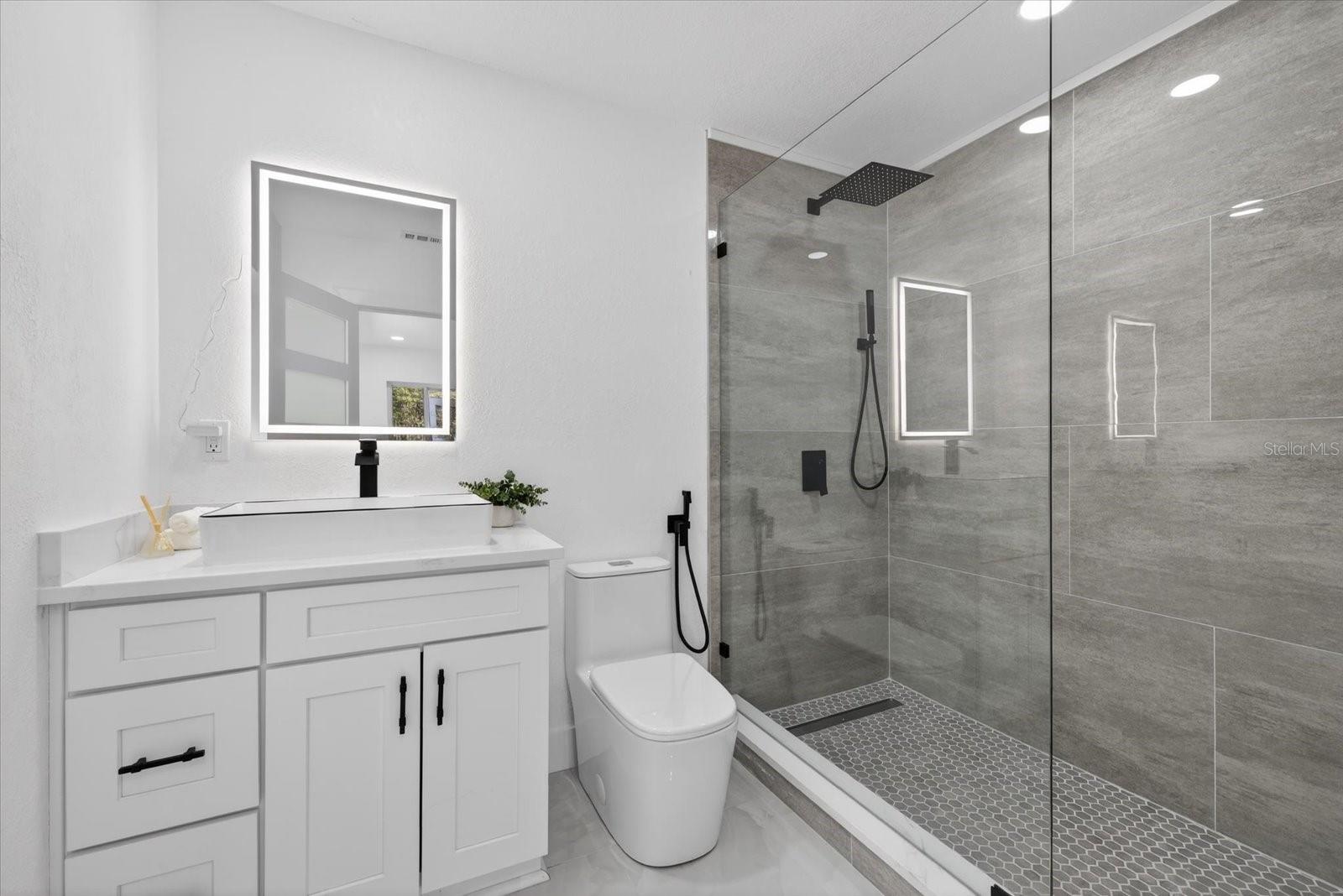 LEISURE HILLS - Residential