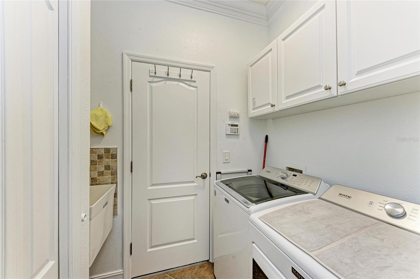 ANCIENT OAKS UNIT ONE - Residential