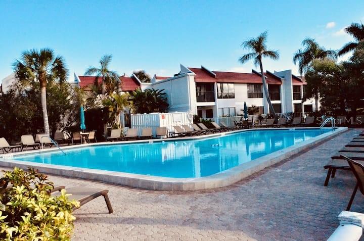 RUNAWAY BAY - Residential