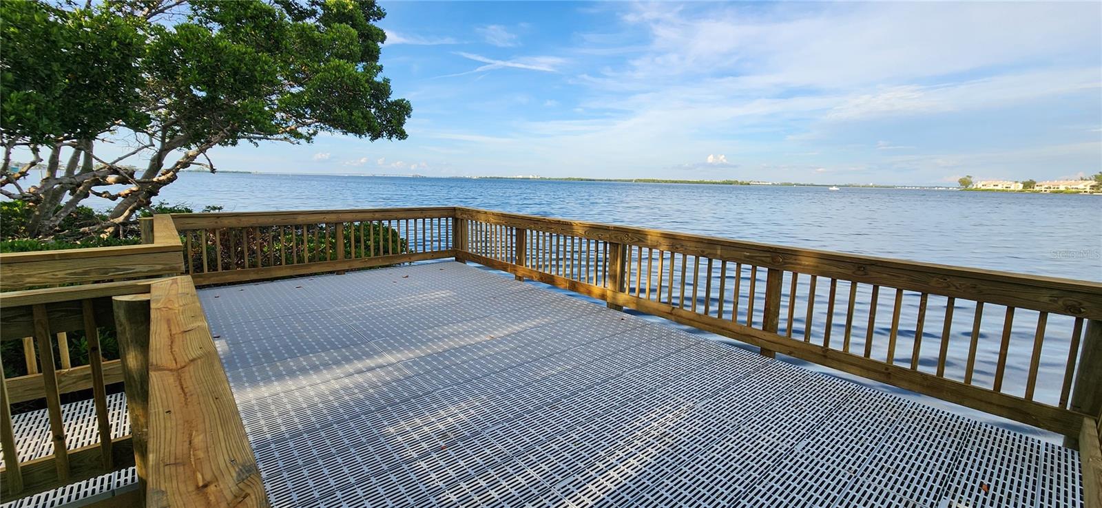 RUNAWAY BAY - Residential