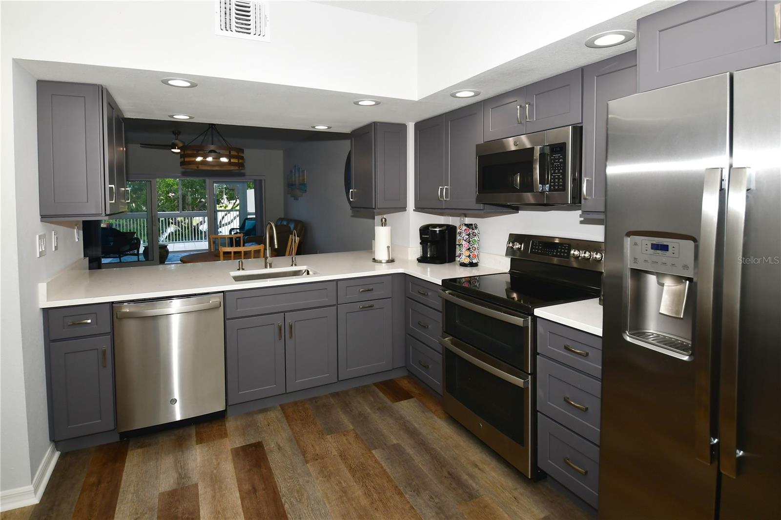 6425 SHORELINE DRIVE 10102