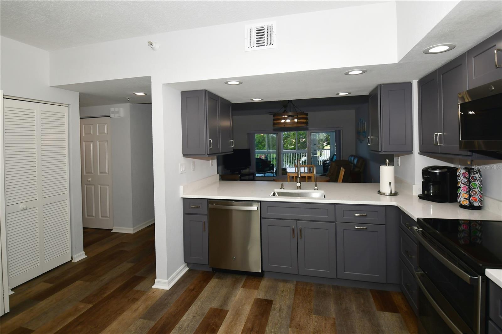 6425 SHORELINE DRIVE 10102