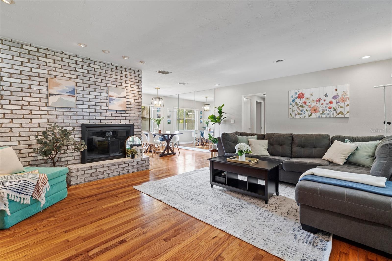 1065 GREGORY DR