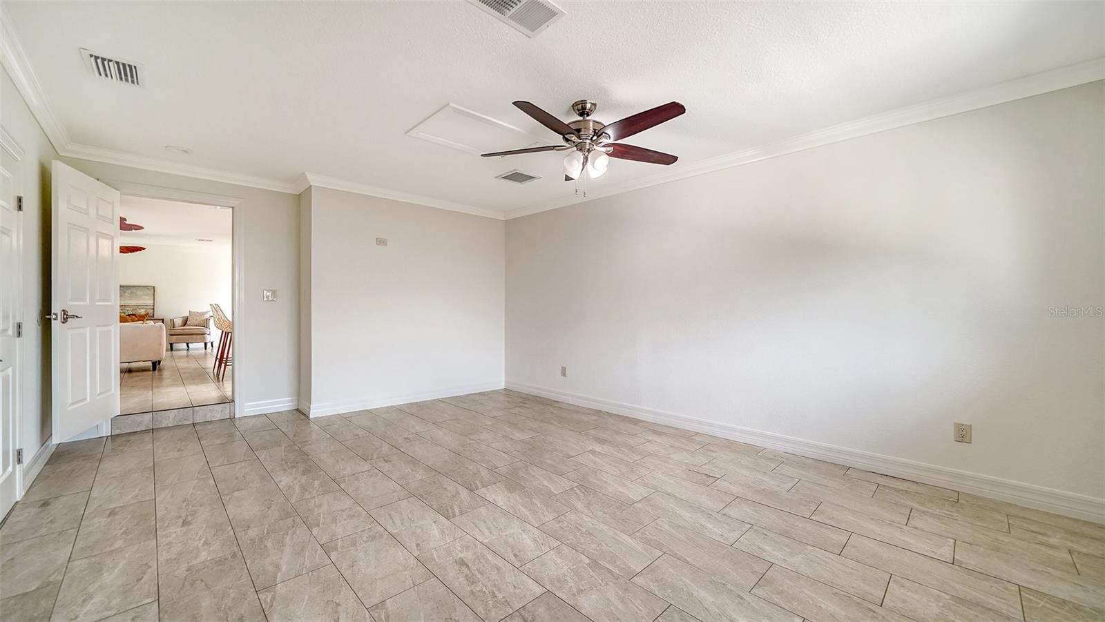 SOUTH GATE - Residential