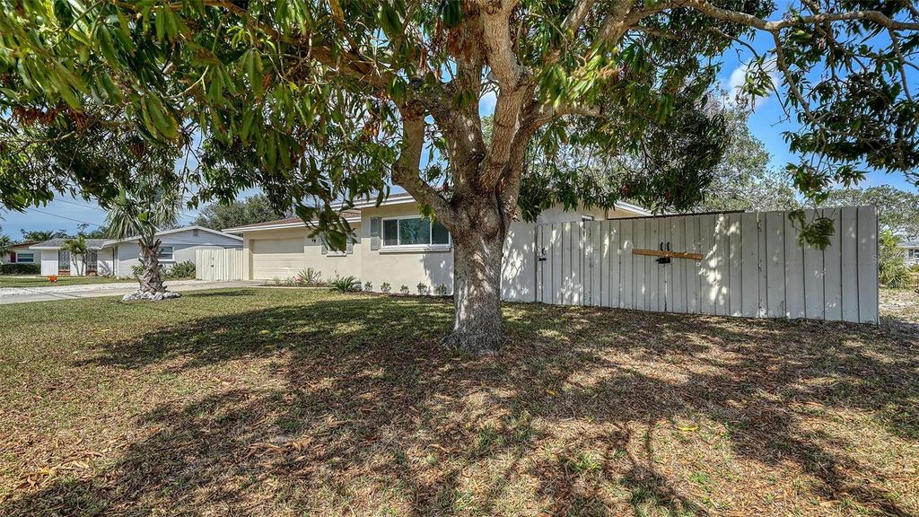 Photo of 3085 Goldenrod Street, Sarasota, FL 34239 (MLS # A4663967)