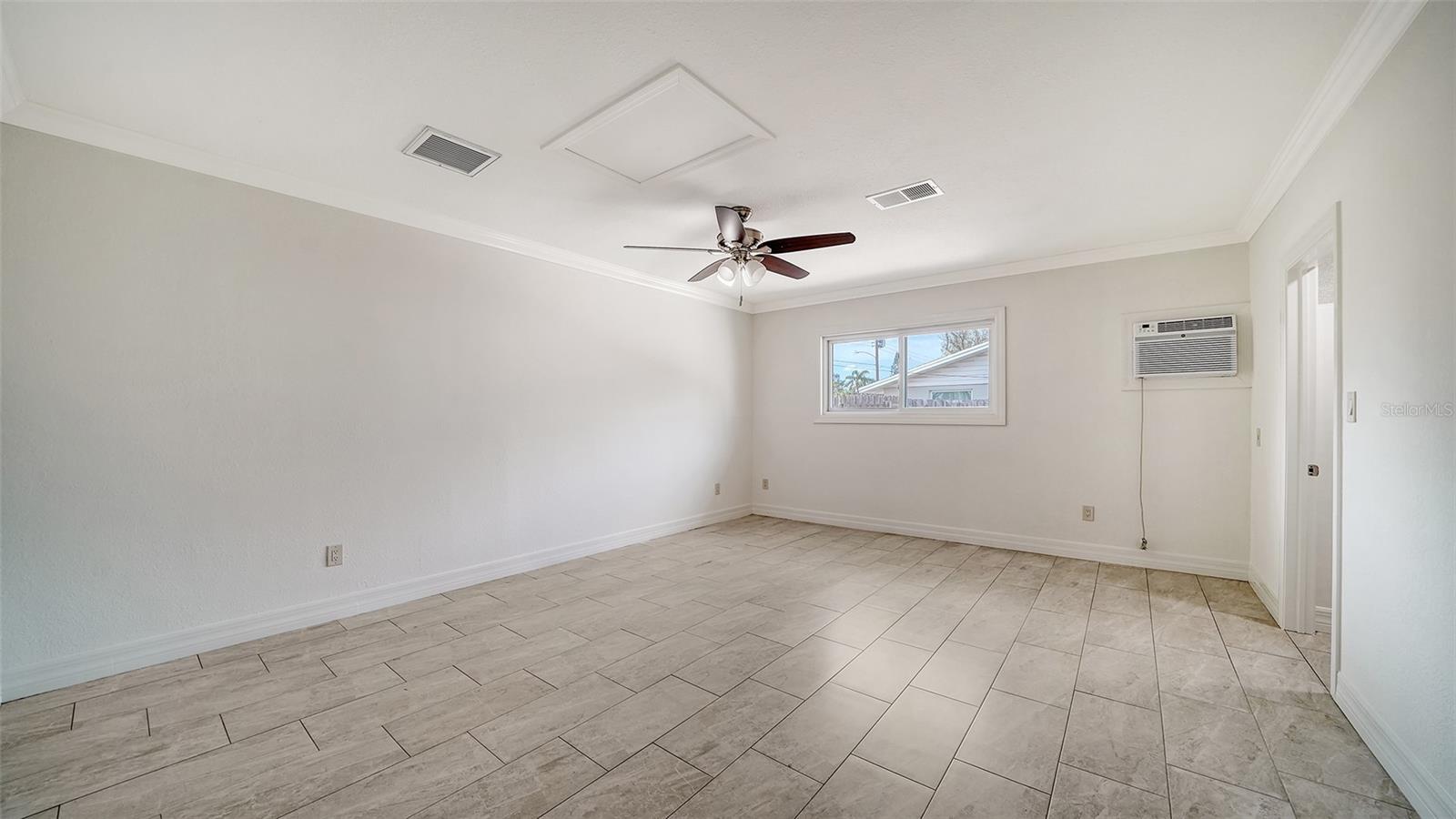 SOUTH GATE - Residential