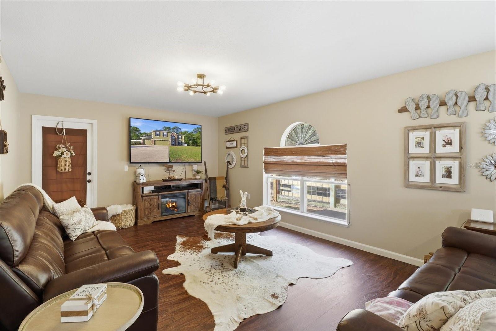 CRYSTAL MANOR UNIT 02 - Residential