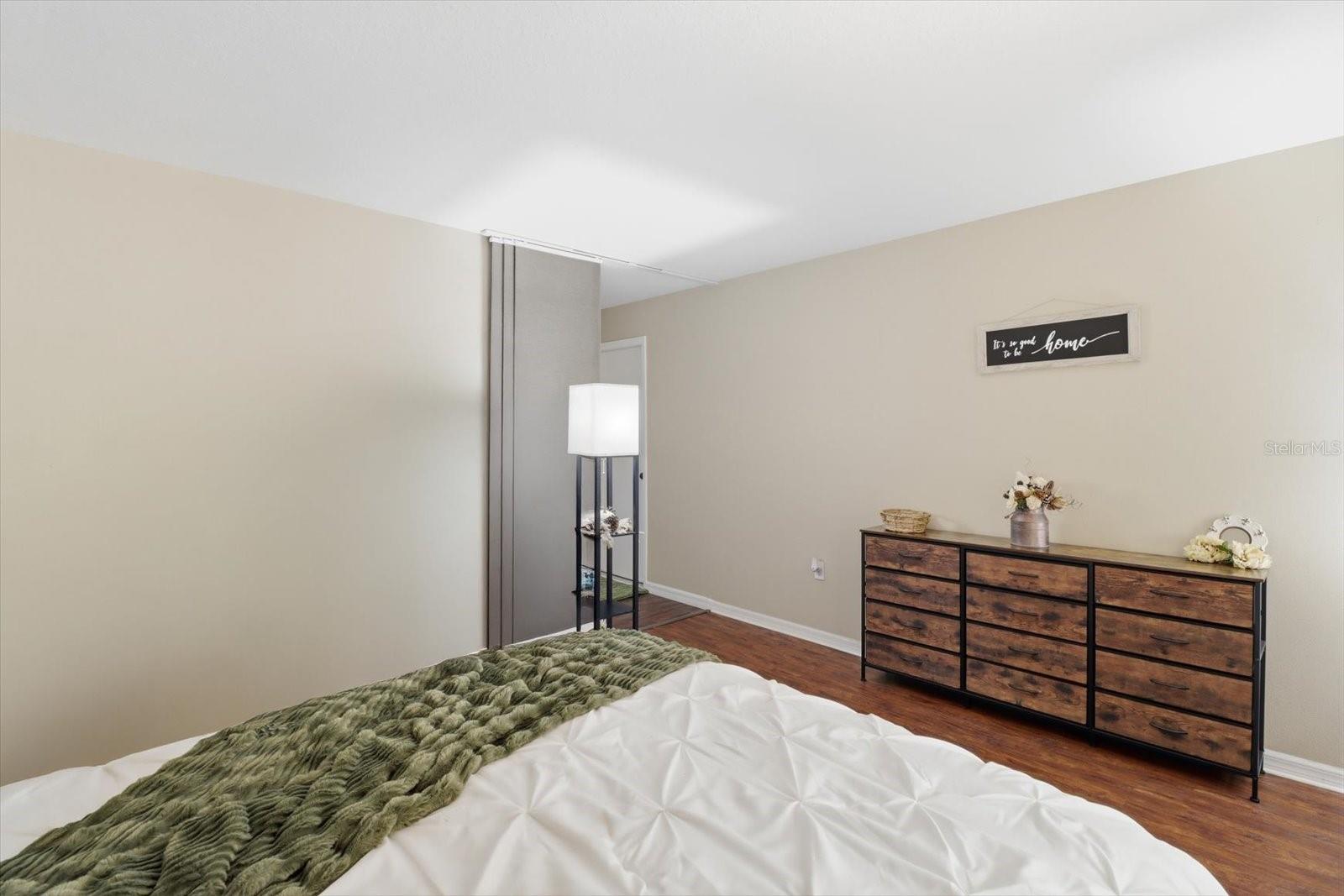 CRYSTAL MANOR UNIT 02 - Residential