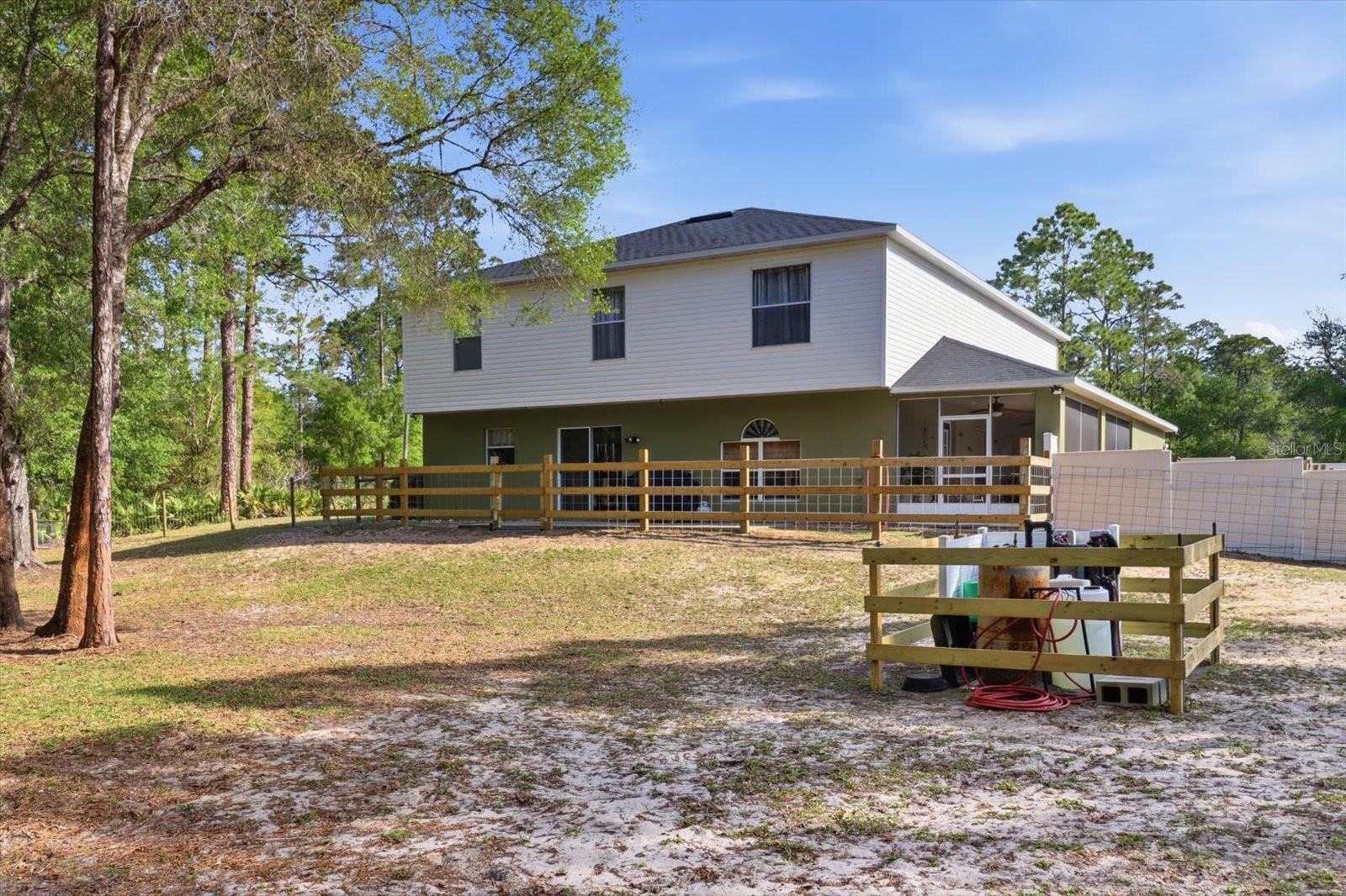 CRYSTAL MANOR UNIT 02 - Residential