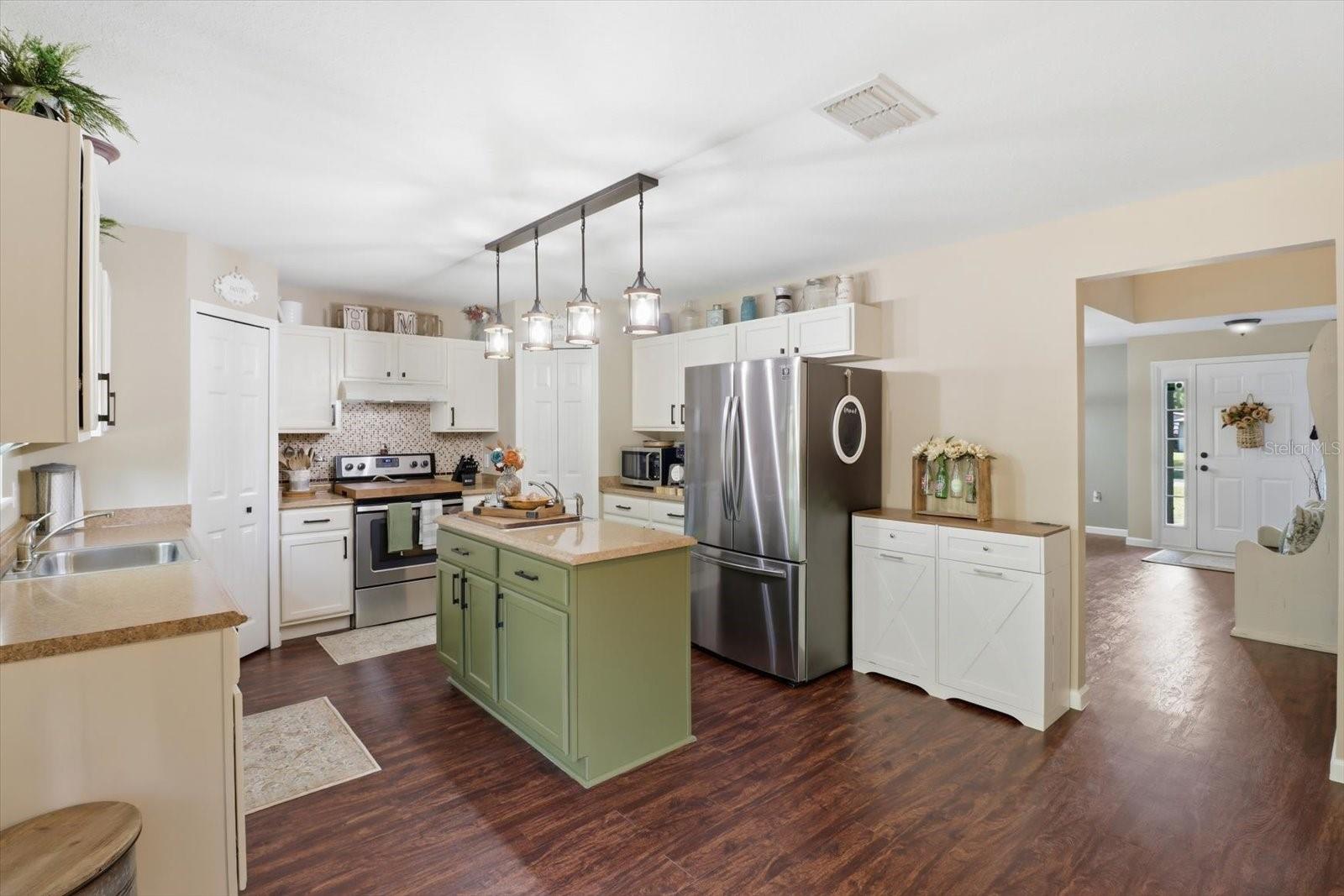 CRYSTAL MANOR UNIT 02 - Residential