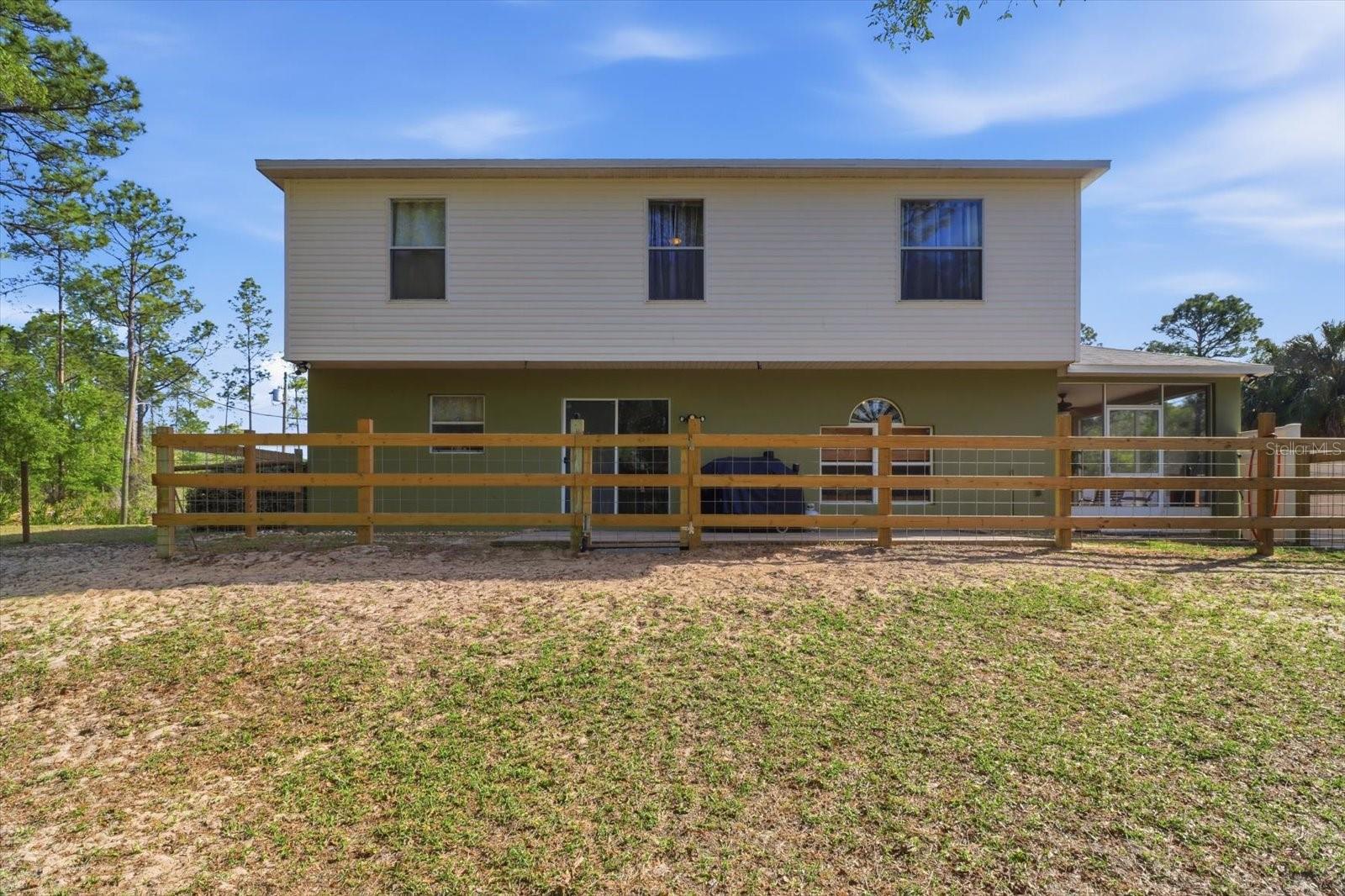 CRYSTAL MANOR UNIT 02 - Residential