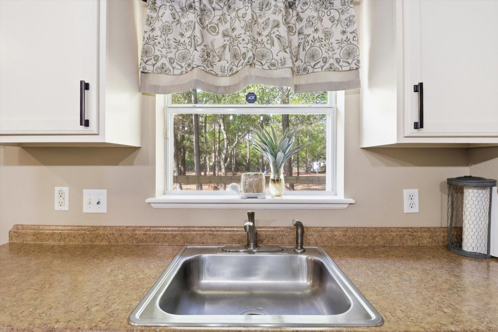 CRYSTAL MANOR UNIT 02 - Residential