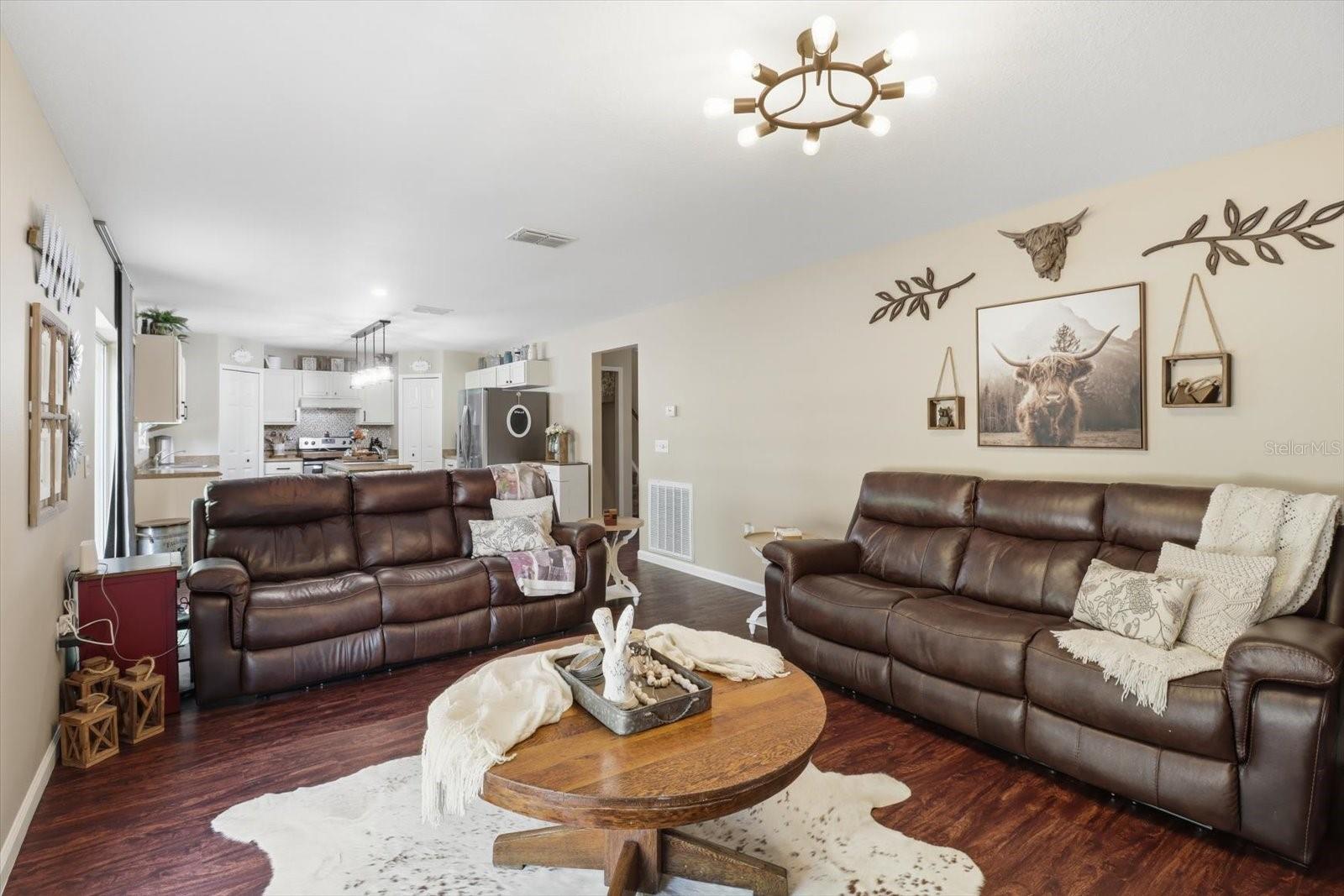 CRYSTAL MANOR UNIT 02 - Residential