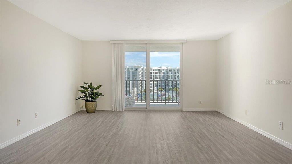 THE 101 CONDOMINIUM / DOLPHIN TOWER - Residential