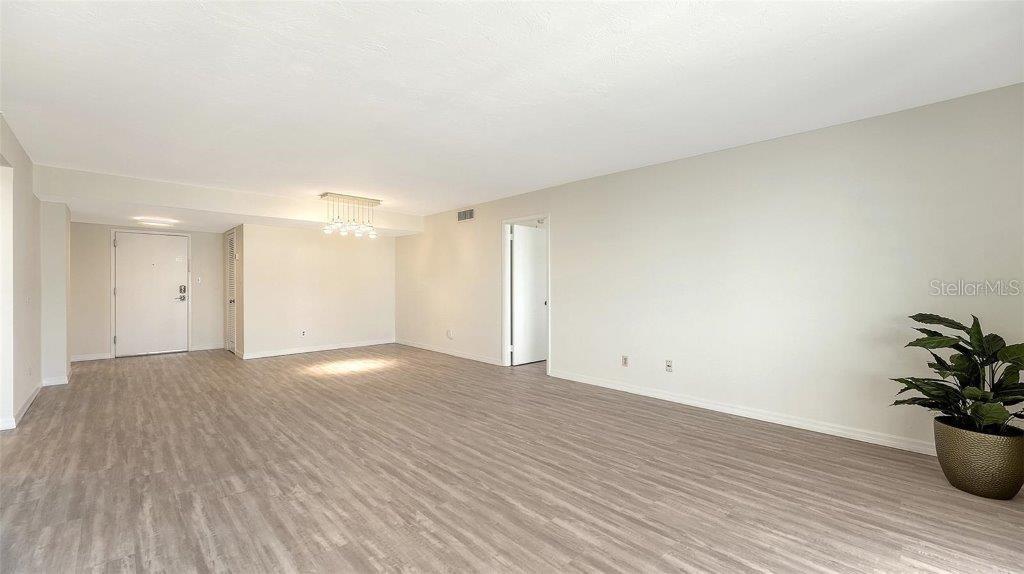 THE 101 CONDOMINIUM / DOLPHIN TOWER - Residential