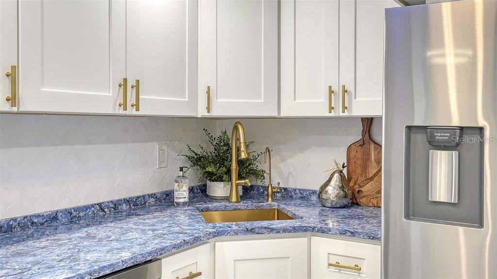 THE 101 CONDOMINIUM / DOLPHIN TOWER - Residential