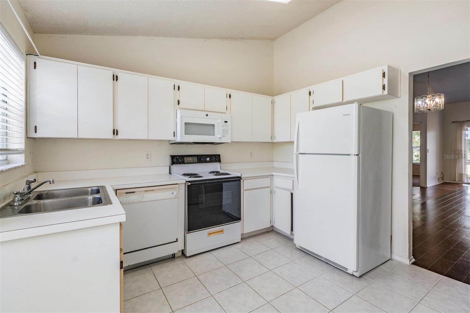 2355 BENTLEY DRIVE