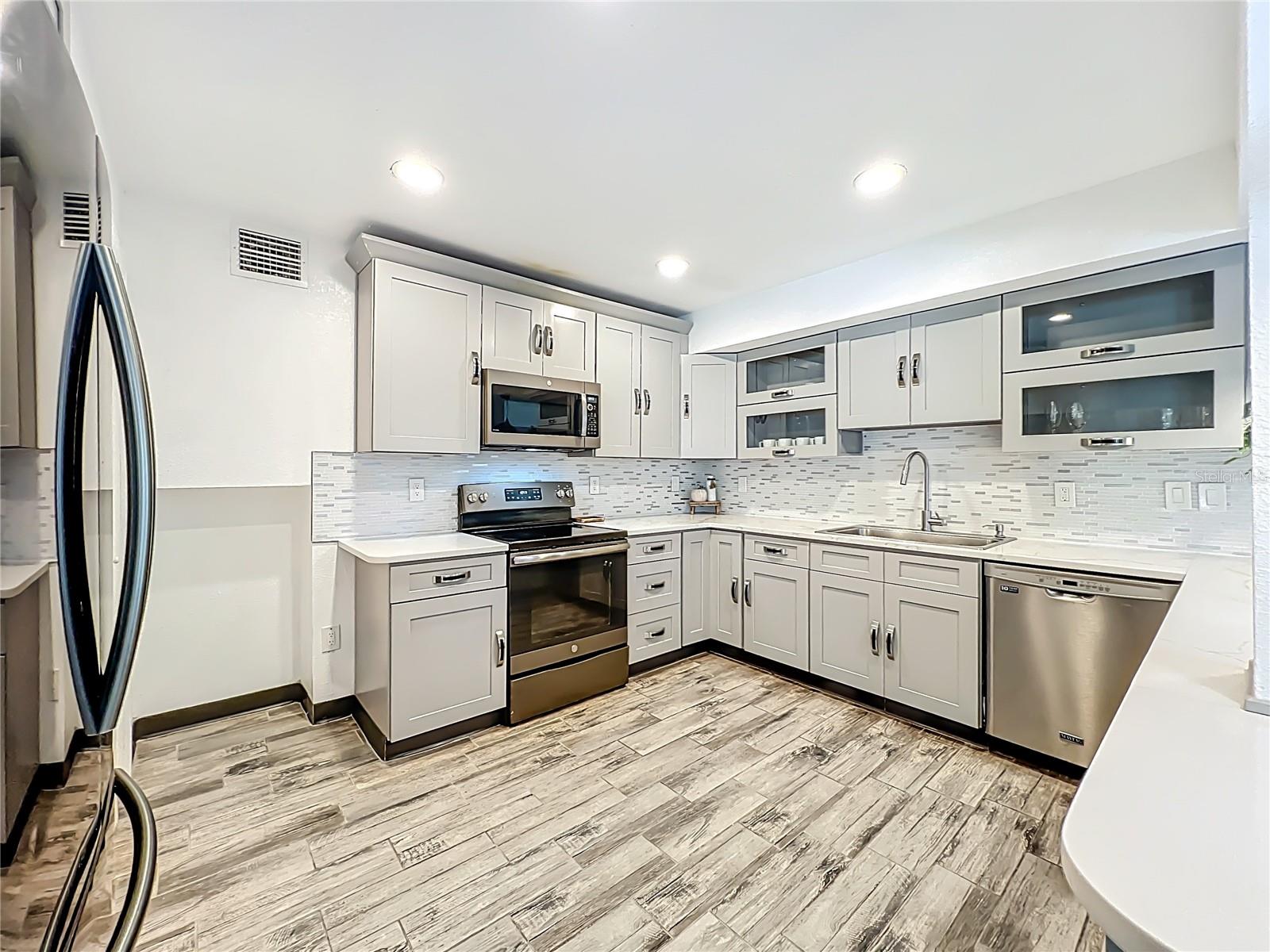 KILLARNEY CIRCLE - Residential