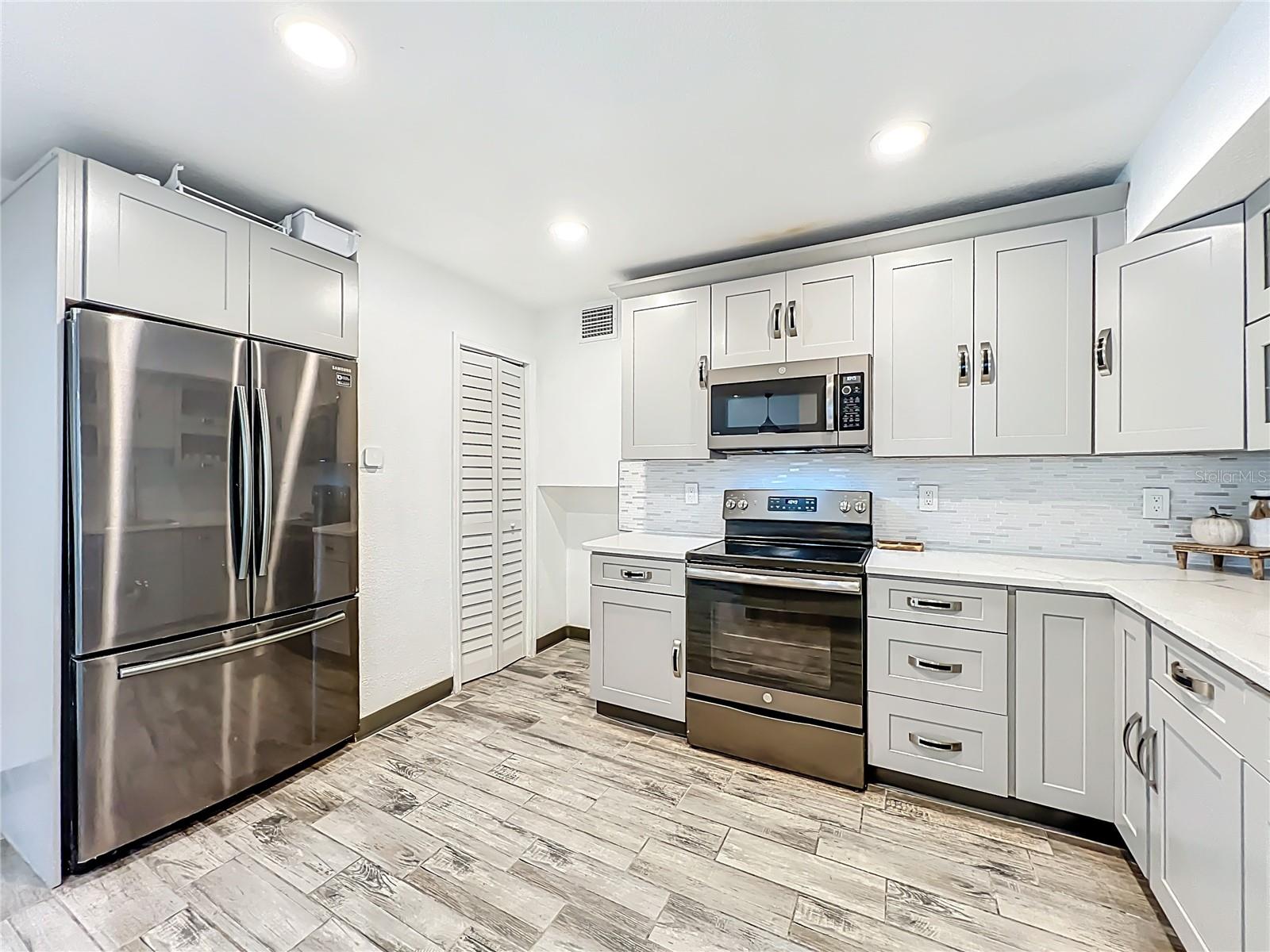 KILLARNEY CIRCLE - Residential