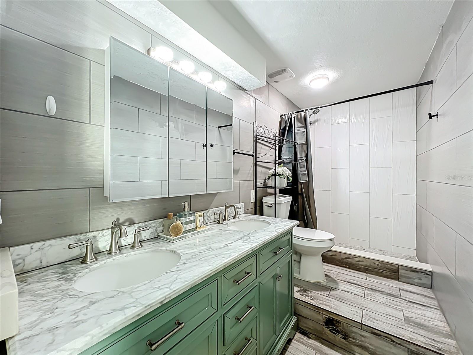 KILLARNEY CIRCLE - Residential