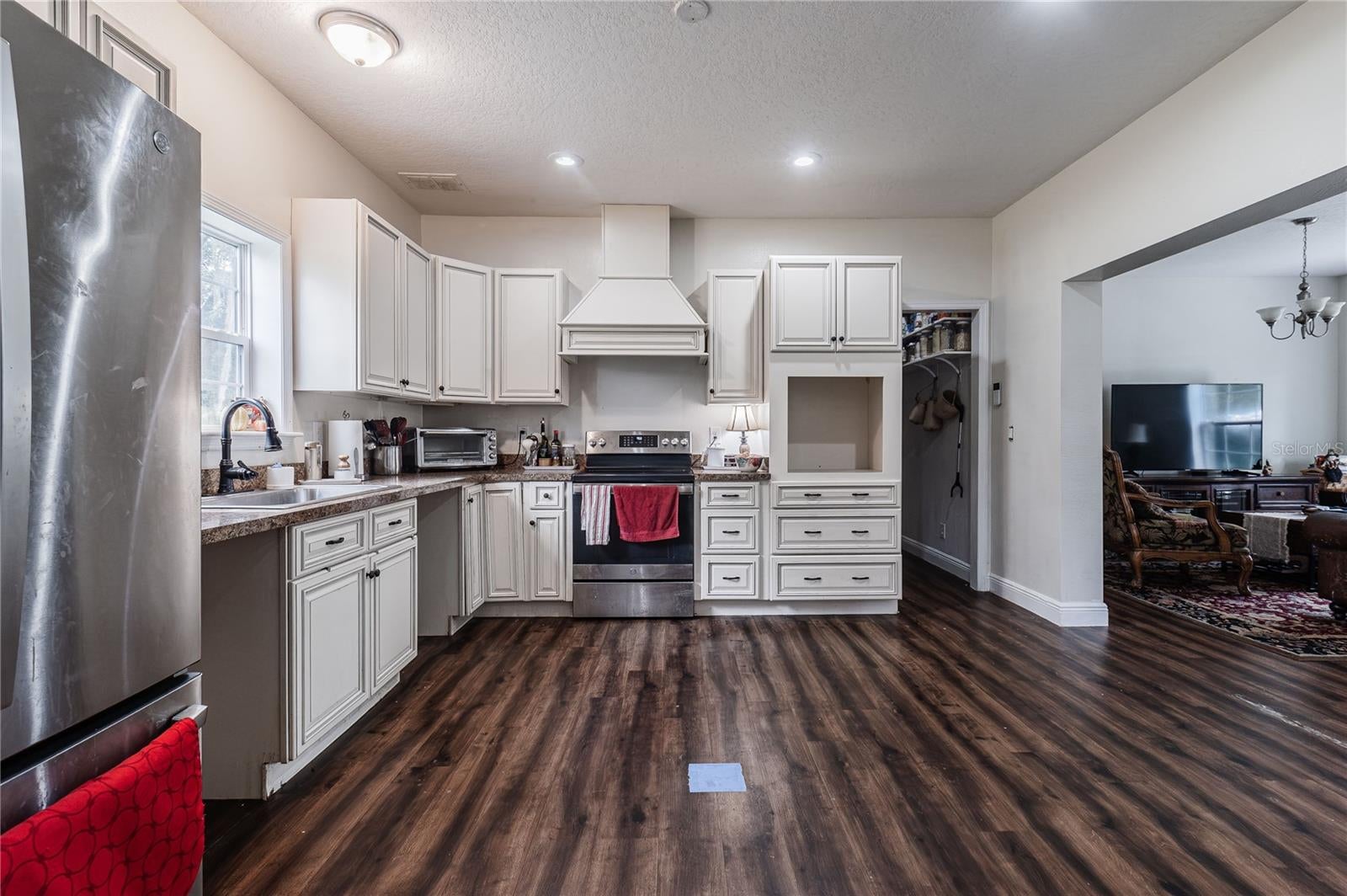 4233 CINDY ROAD