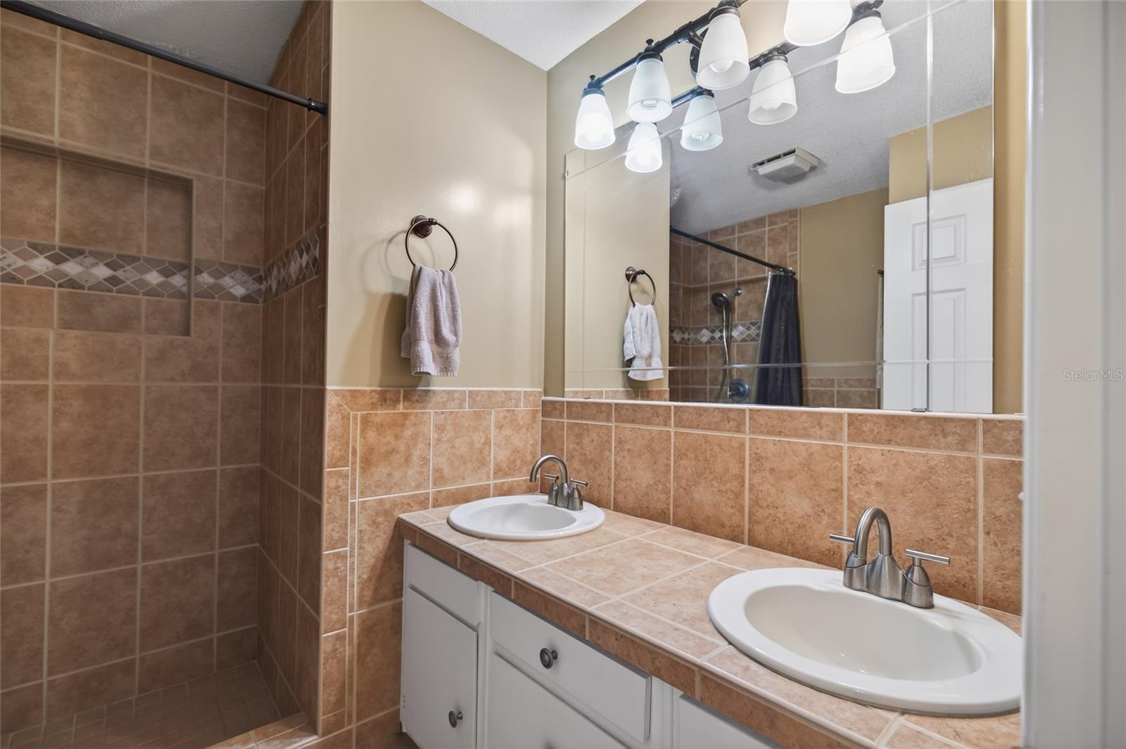 RIVER RDG - Residential