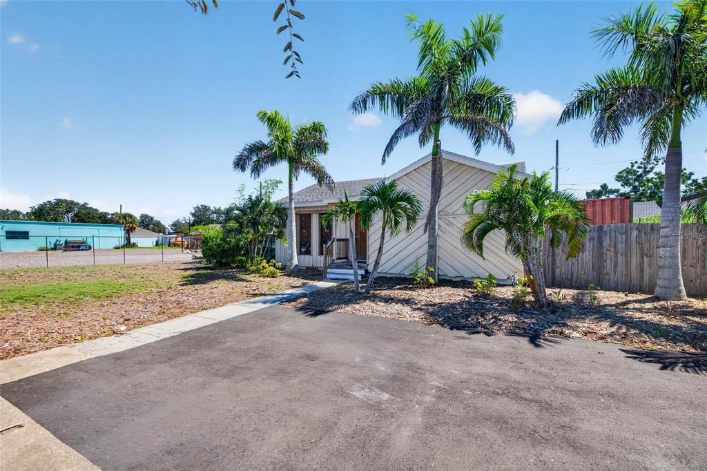 Photo of 1000 49th Street S, St Petersburg, FL 33707 (MLS # TB8551004)