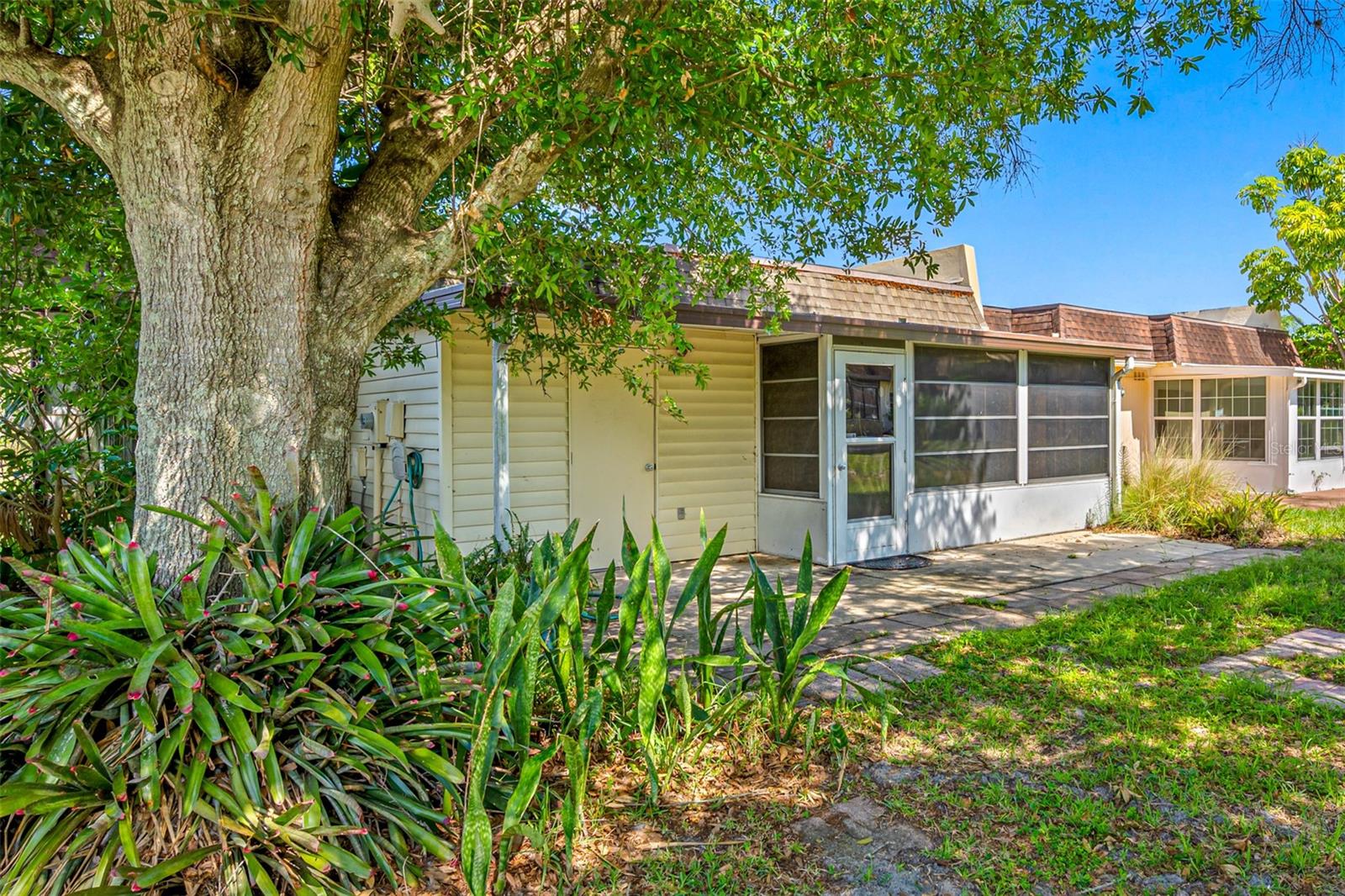 BENT TREE - Residential