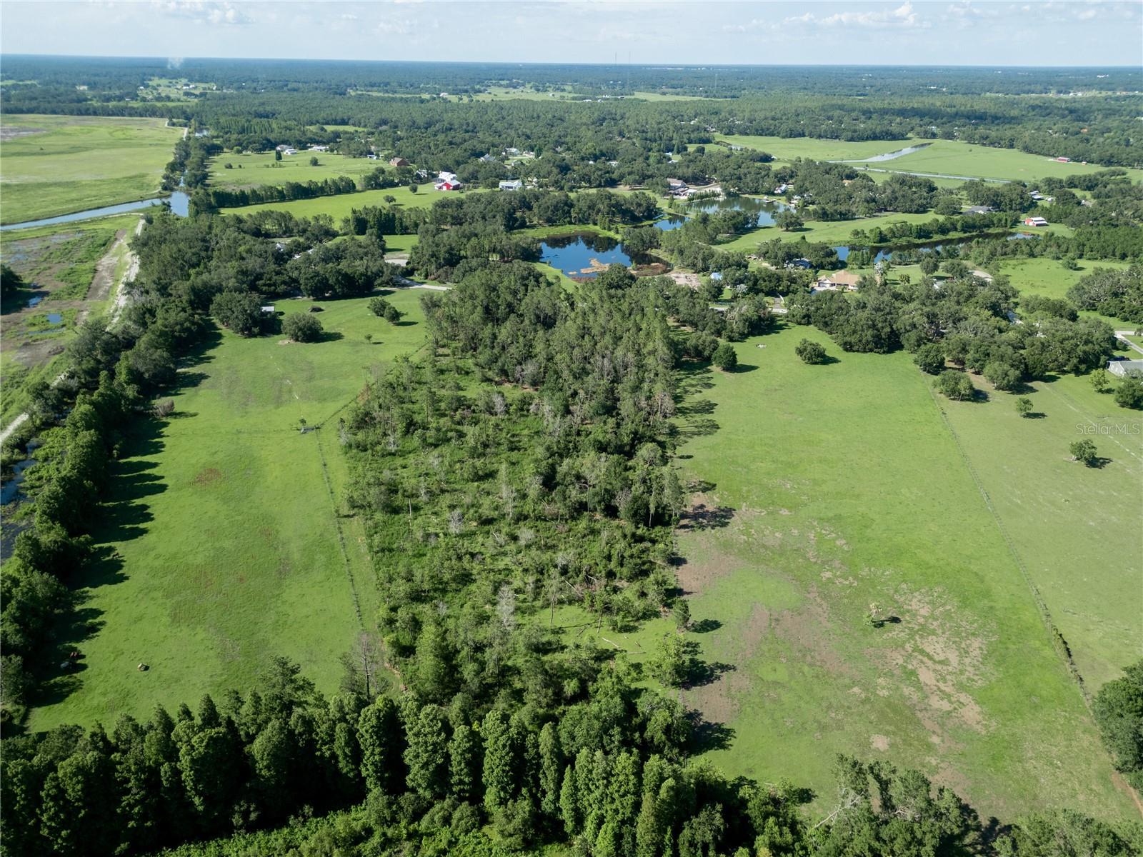 COUNTRY CLASS FARMS - Land