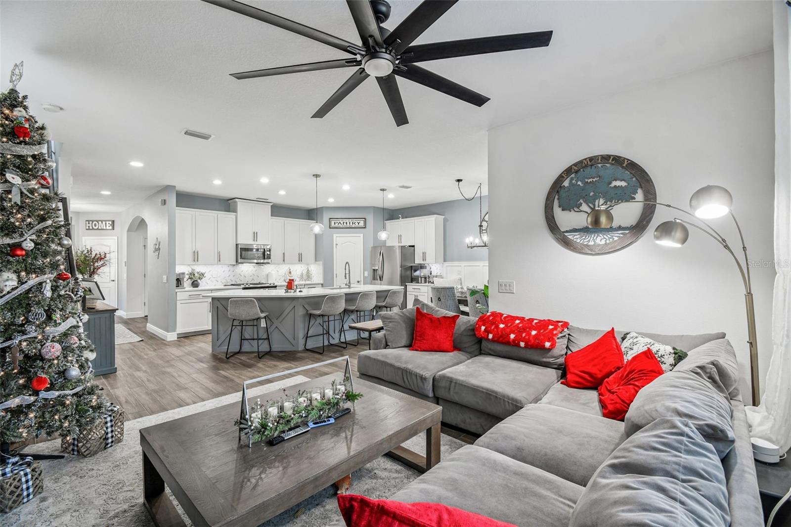 LEXINGTON COMMONS - Residential