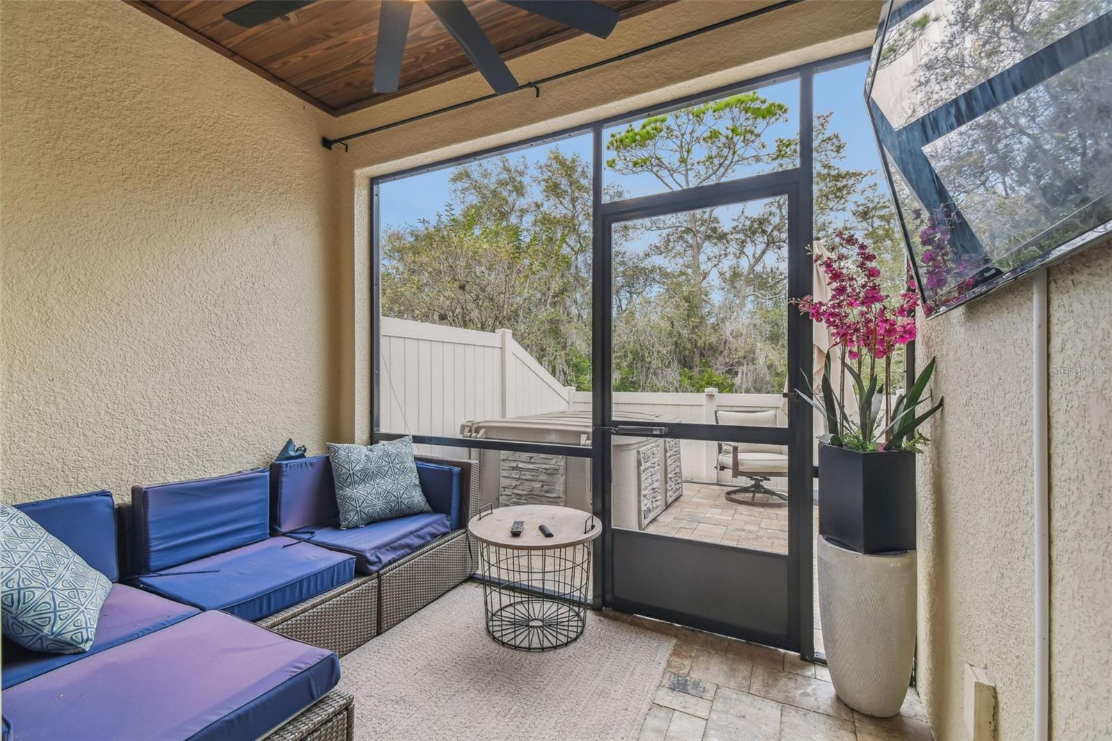 LEXINGTON COMMONS - Residential