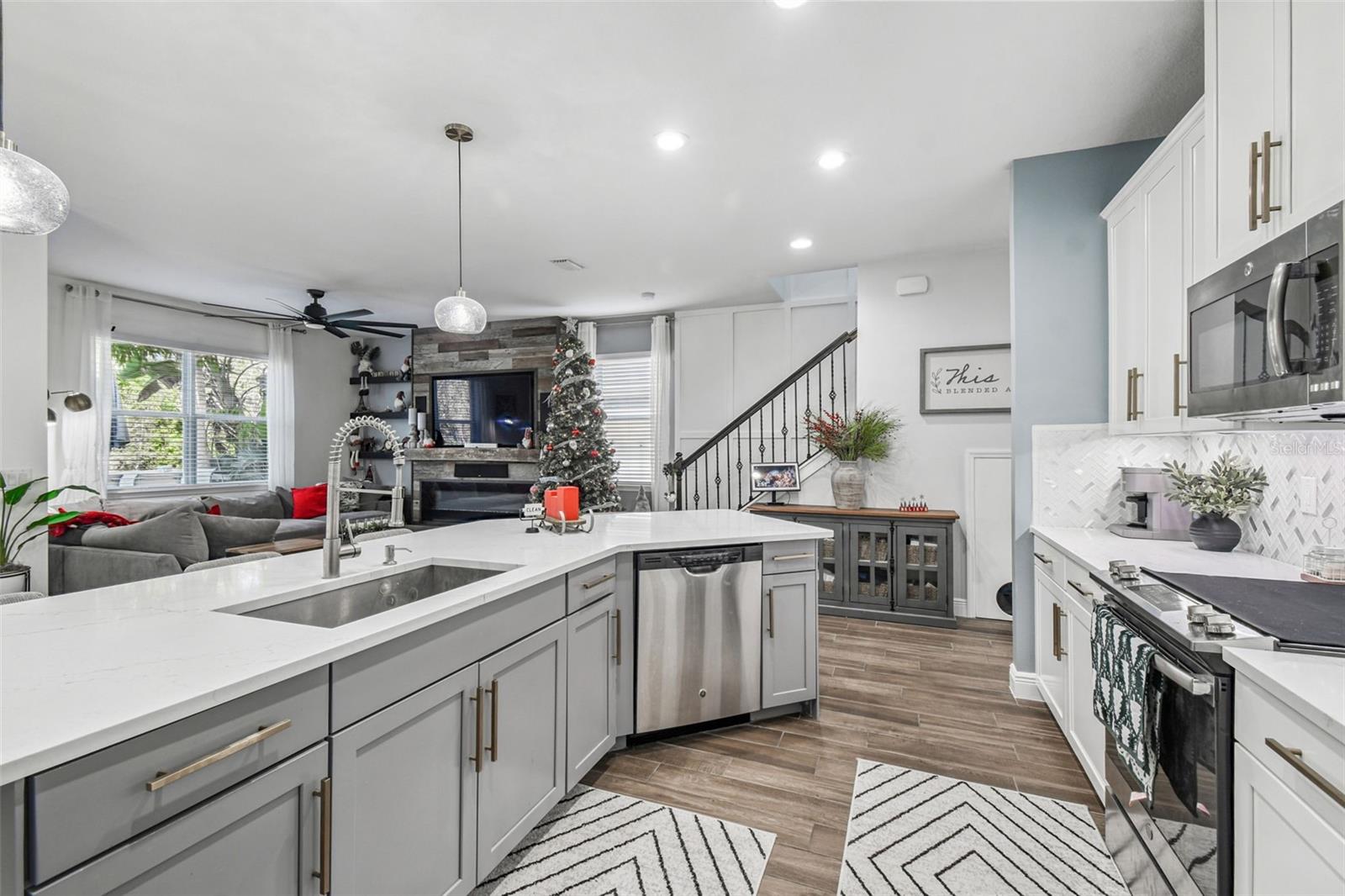 LEXINGTON COMMONS - Residential