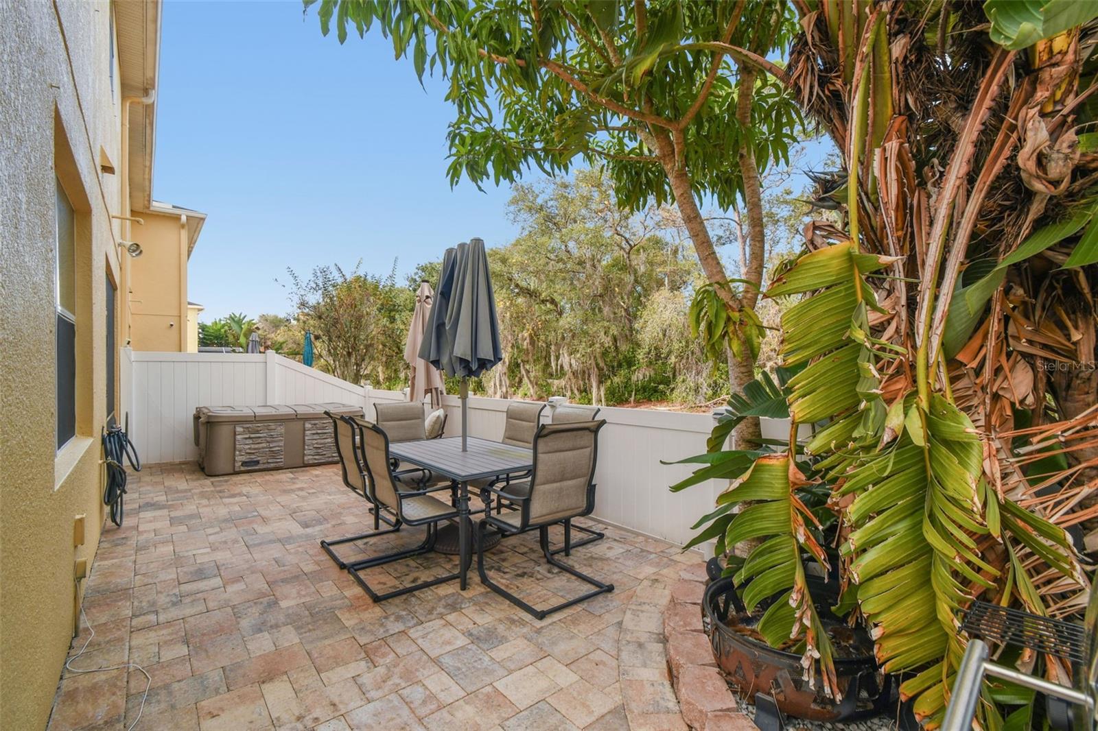 LEXINGTON COMMONS - Residential