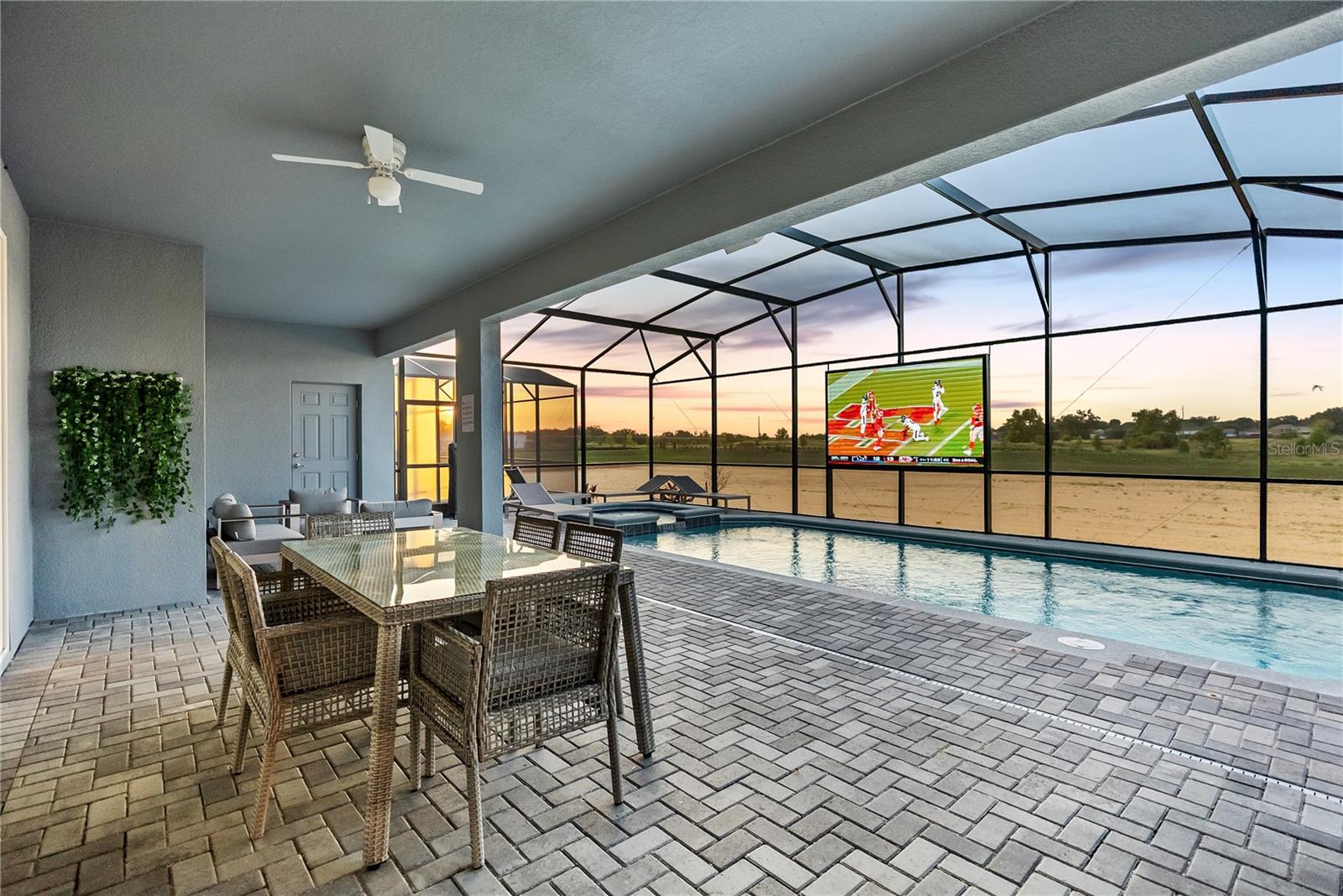 WINDSOR CAY - Residential