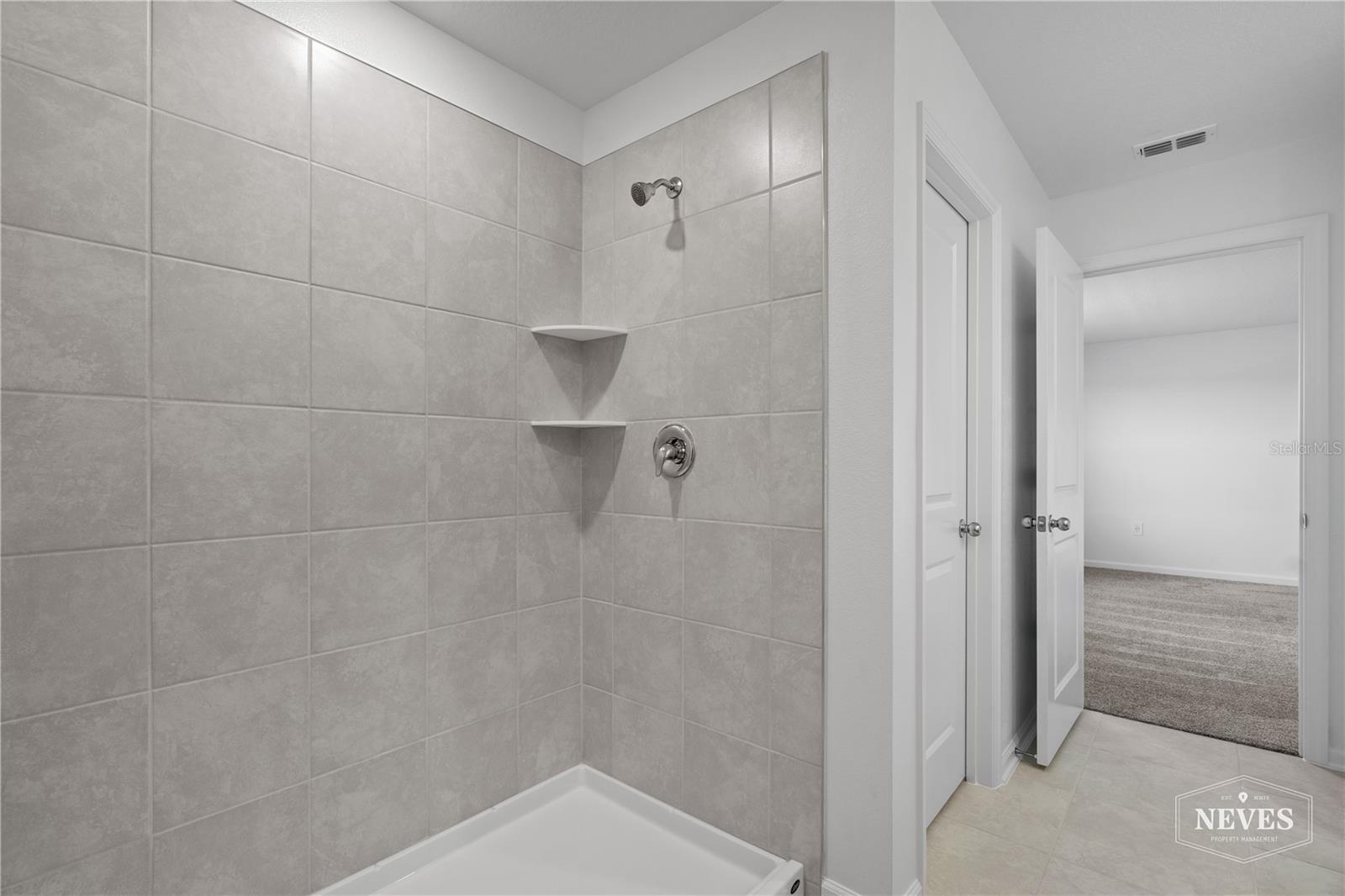 KNIGHTSBRIDGE PH 1 - Residential Lease