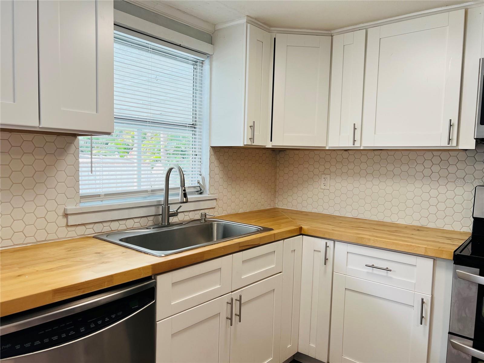 WELLESLEY ACRES - Residential Lease