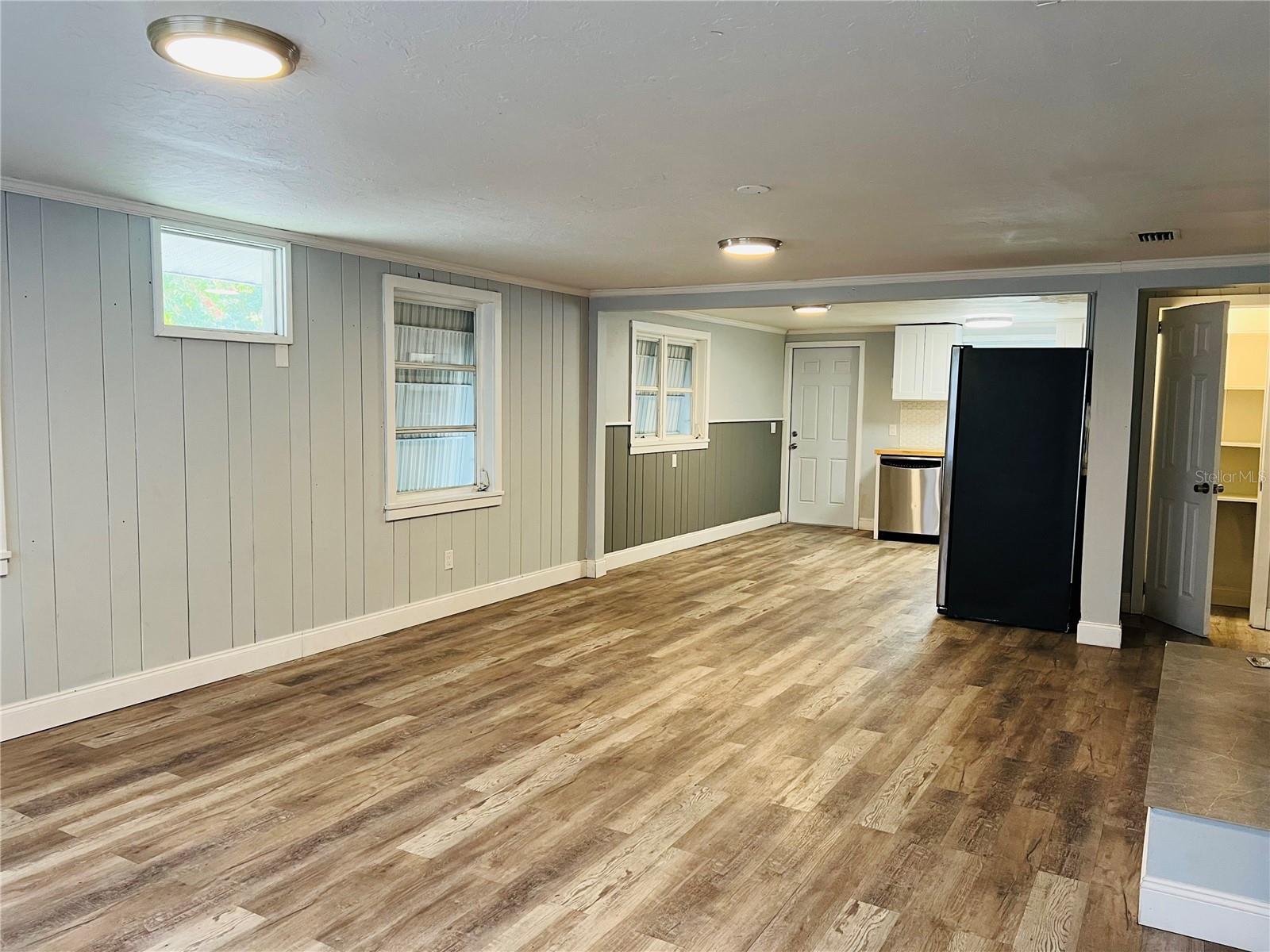 WELLESLEY ACRES - Residential Lease