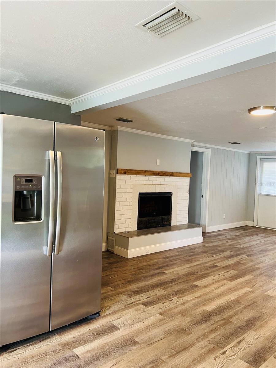 WELLESLEY ACRES - Residential Lease