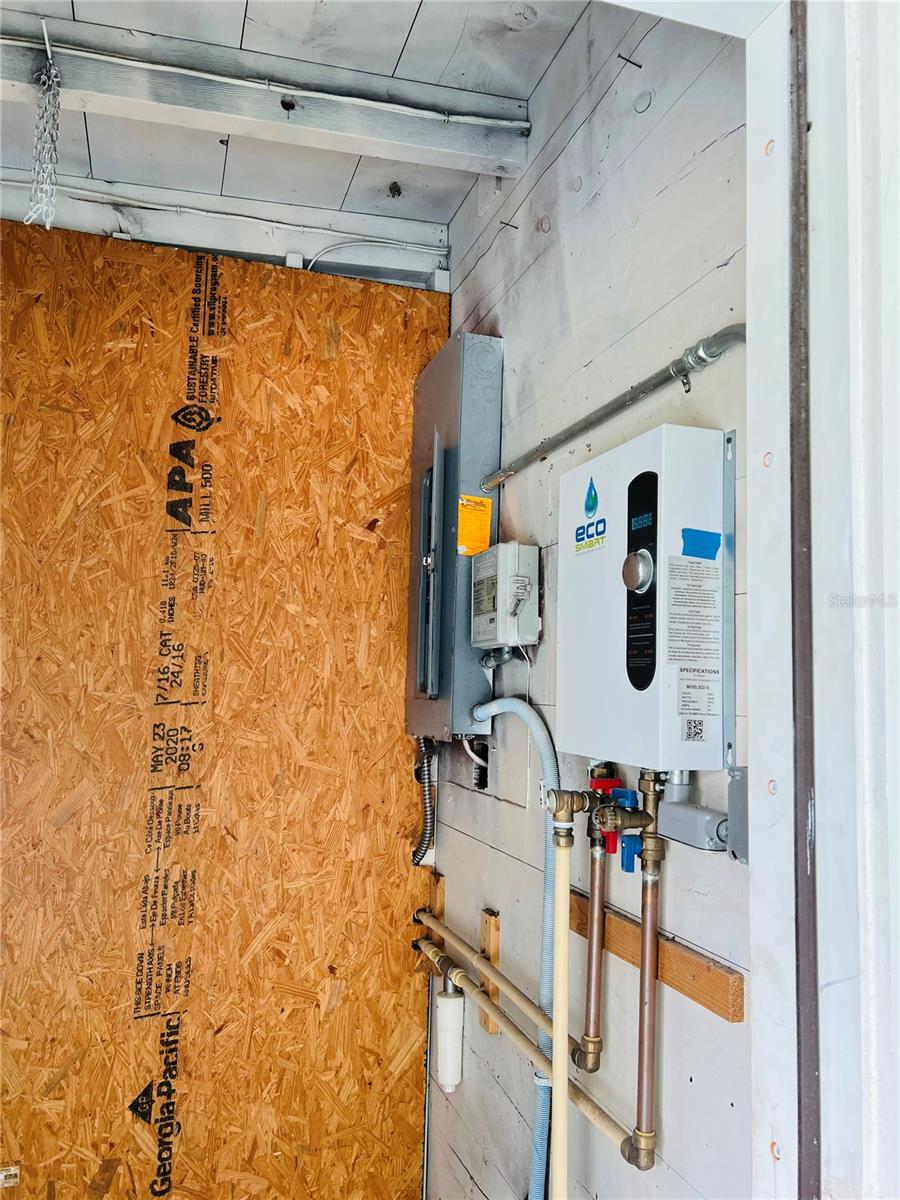 WELLESLEY ACRES - Residential Lease